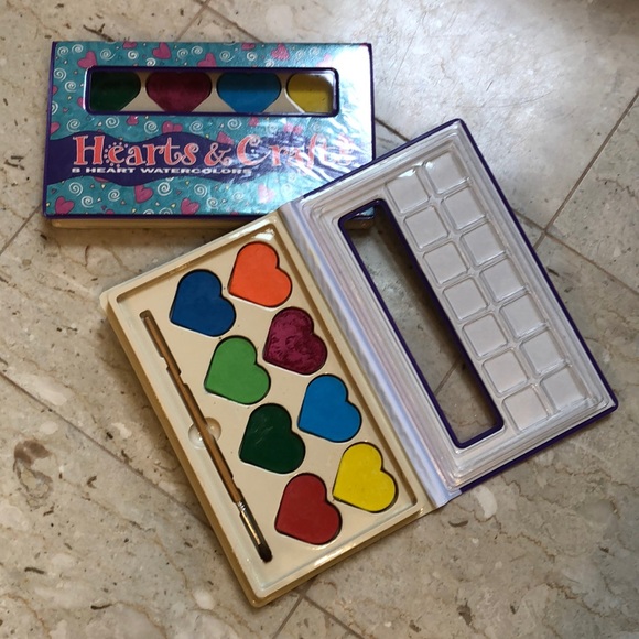 NWOT Hearts and Crafts complete enclosed watercolor kit - Picture 1 of 12